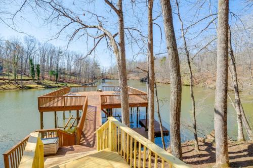 Westlake Corner House | Fish, Boat & Hike: Lakefront Home w/Game Room!