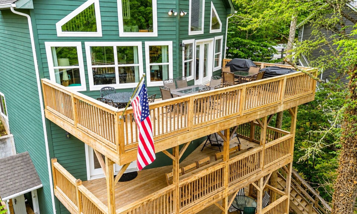 Lakeside Estates House | "Five O'Clock Somewhere" ✬ No Wake Cove ✬ Sleeps 22 ✬ Dbl Deck Dock with Slide
