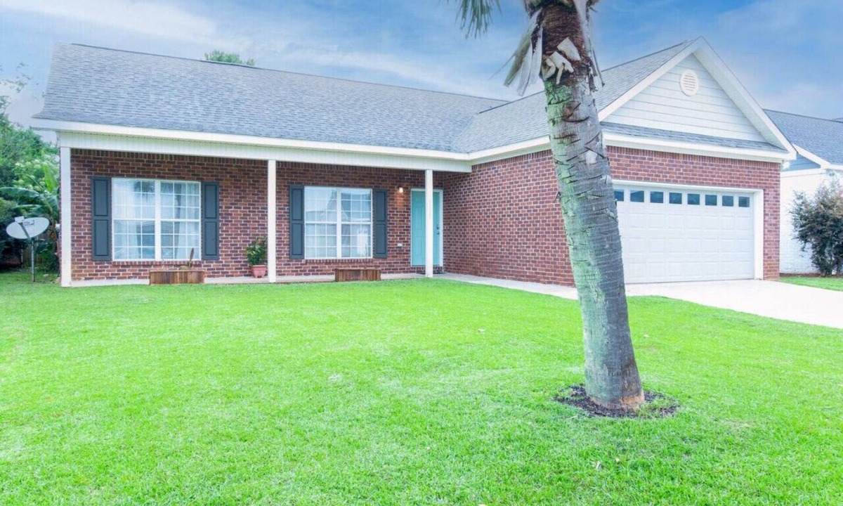 Foley House | Foley Vacation or Monthly Stay Near OWA | Sleeps 12