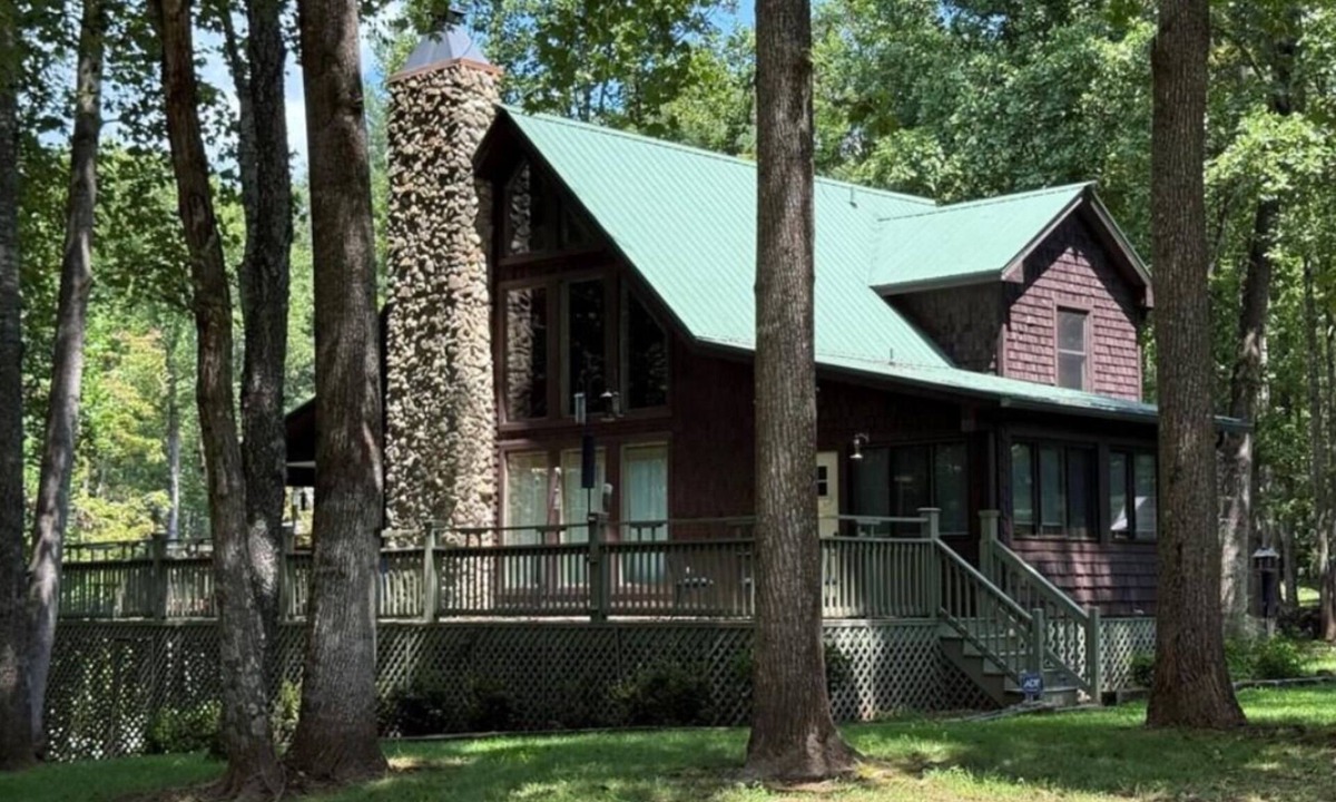 Moravian Falls Cabin | Foothills Porch Getaway - 3 bedroom Cabin in Moravian Falls