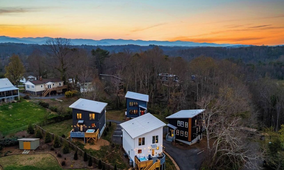 Woodfin House | Four Blue Ridge Houses with Hot Tubs