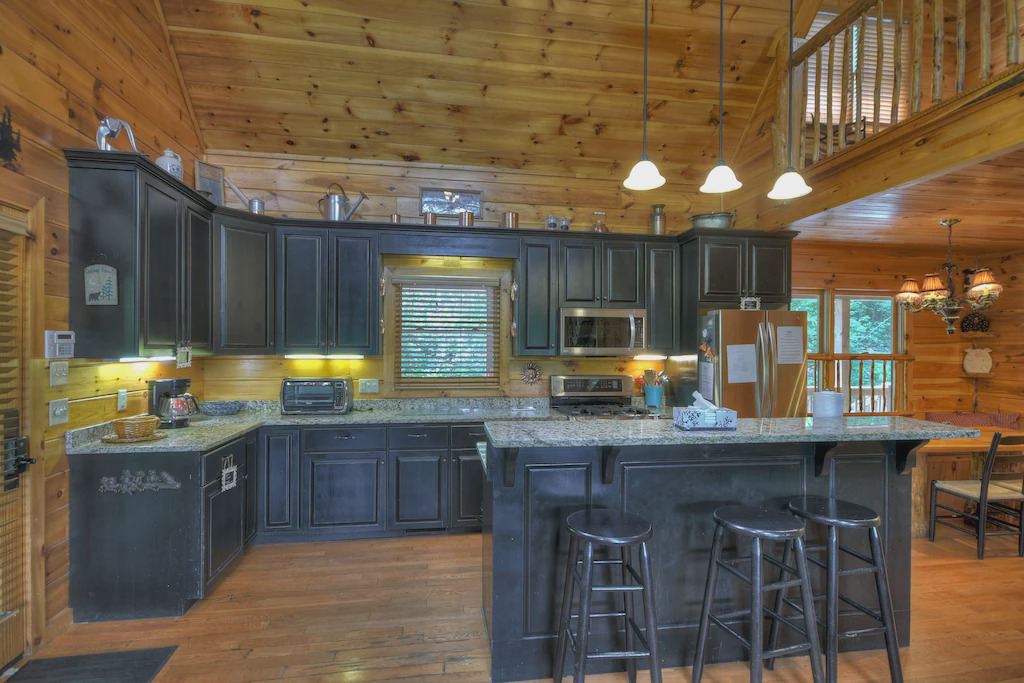 Copperhill Cabin | *Free Whitewater Rafting & Ziplining* Enjoy the relaxing sunshine and lush vegetation near the large boulders along the creek.
