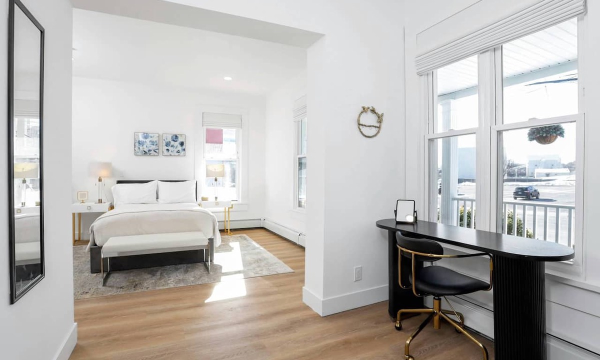 Stamford Apartment | Fresh Modern 3BR/2BA Escape #5, Harbor Point – Walk to Train, Cafes, Restaurants, City + Shore