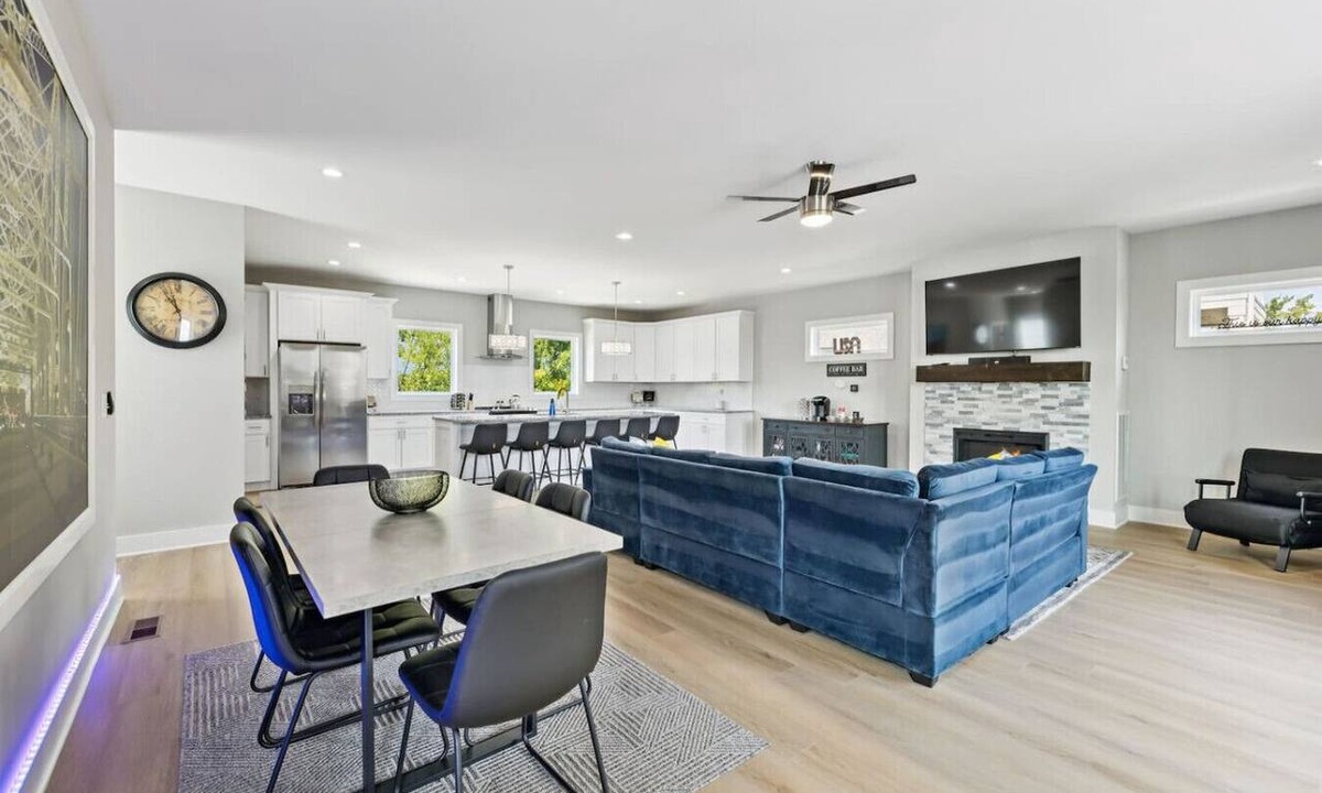 Buena Vista House | Friends in Skyline Places, 10 min to Broadway, Perfect for Groups!