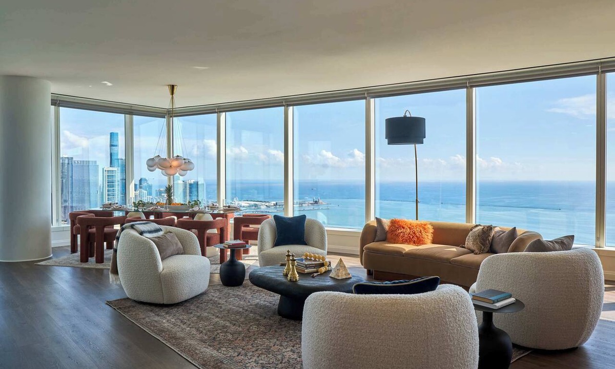 The Loop Apartment | Front Row to the Lake & Skyline: Epic 60th Flr 3BR