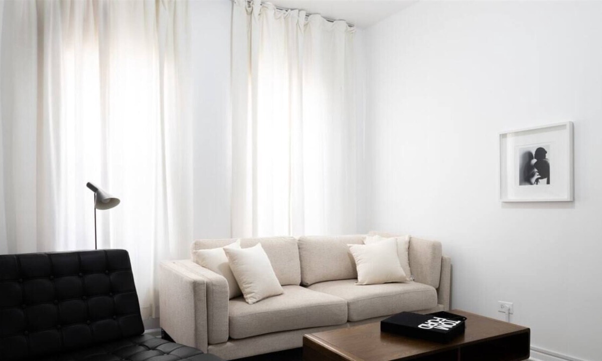Noble Square Apartment | Frontdesk | Updated 1BR Apt in River West