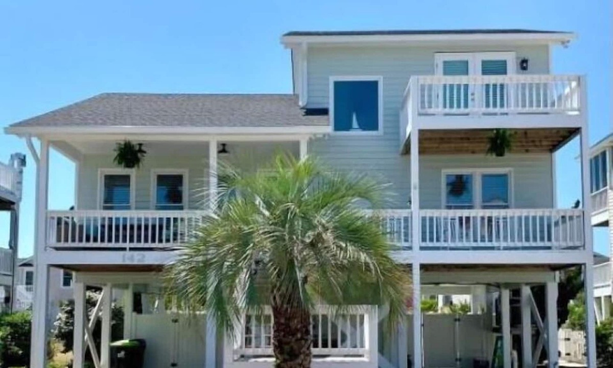 Holden Beach House | FULLY RENOVATED: pool, walk to beach, water views!