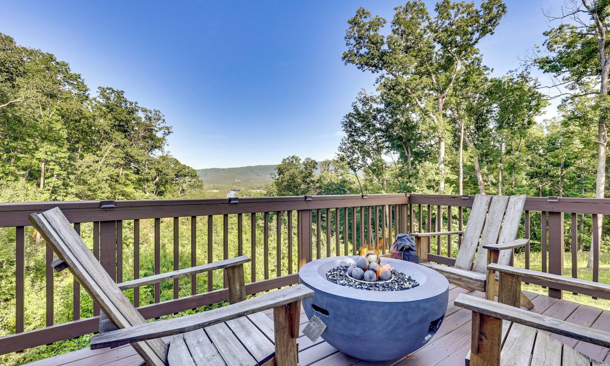 Front Royal House | Gazebo Grilling and Mountain Chilling