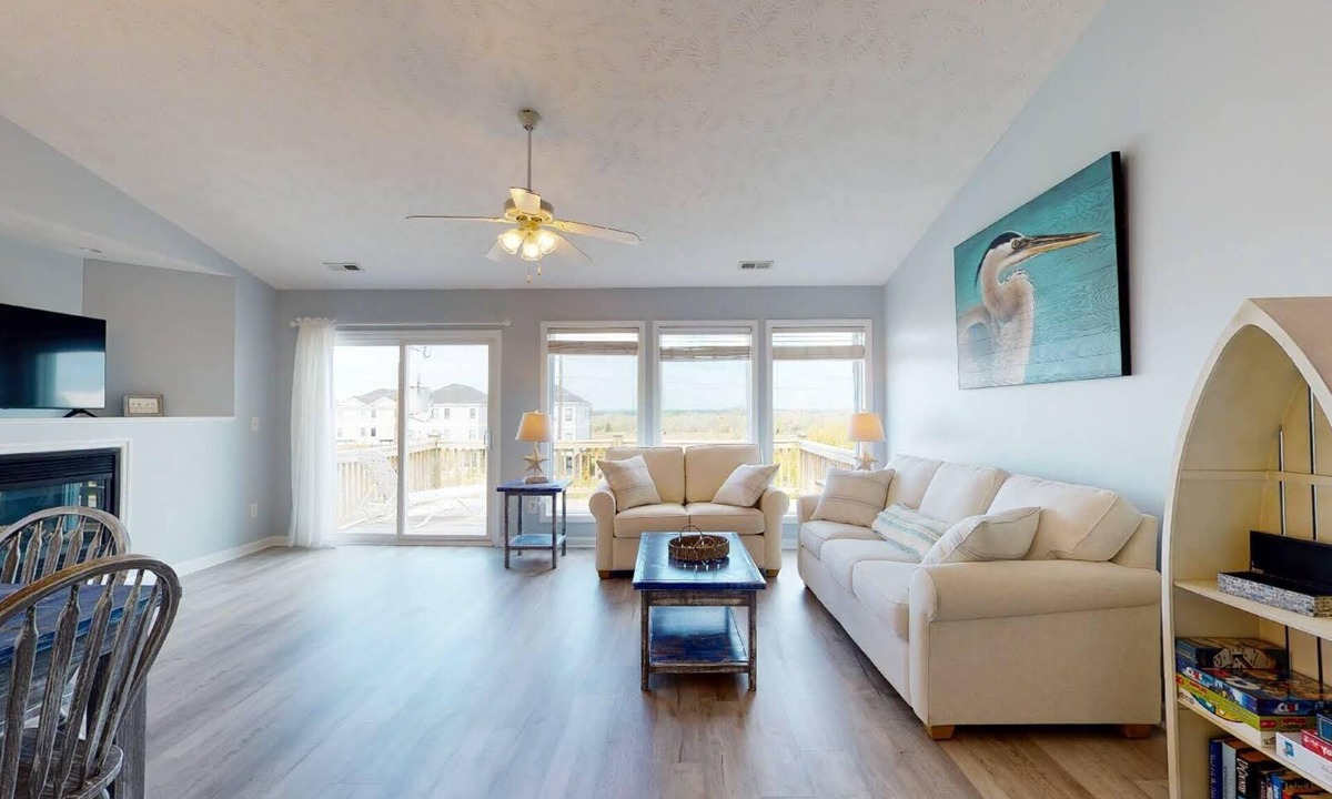 Surf City House | Gorgeous renovated townhome. Easy beach access - linens & beach gear included