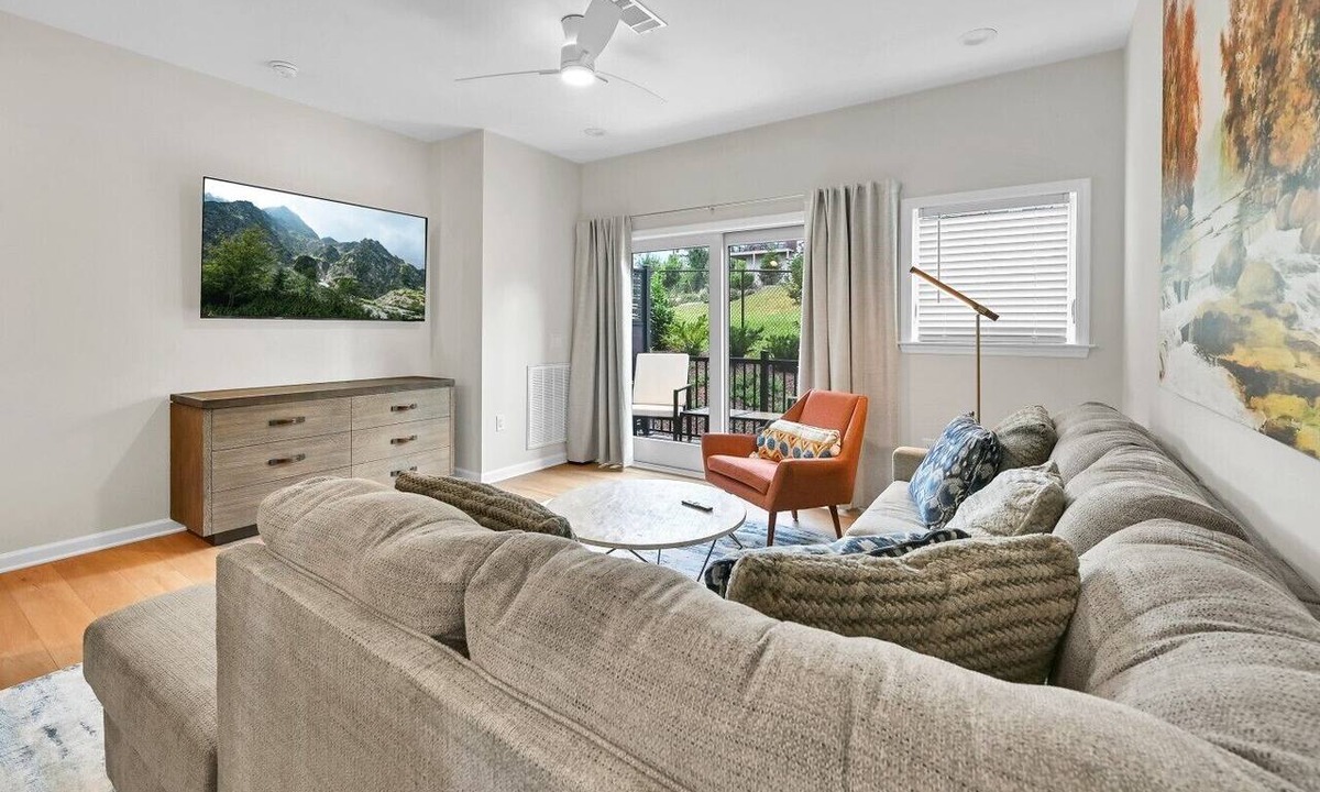 Asheville Villa | Gorgeous South Slope Townhome 106