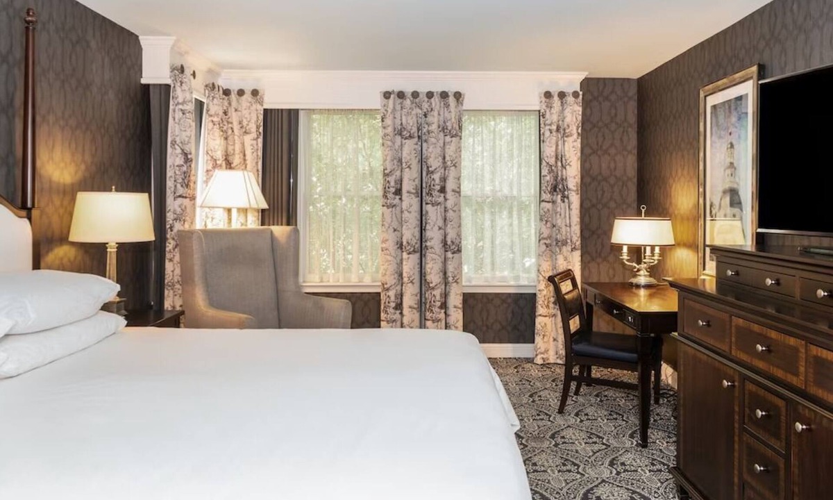Historic District Hotel | Governor Calvert King | Historic Inns | 0.3 Mi to City Dock | Dogs Allowed