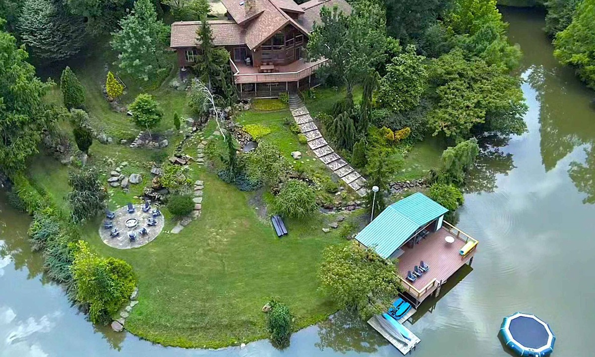 Rising Sun House | Grace Woods - Private Lake - Dock -Large Groups - 3 Entire Homes-Lake House