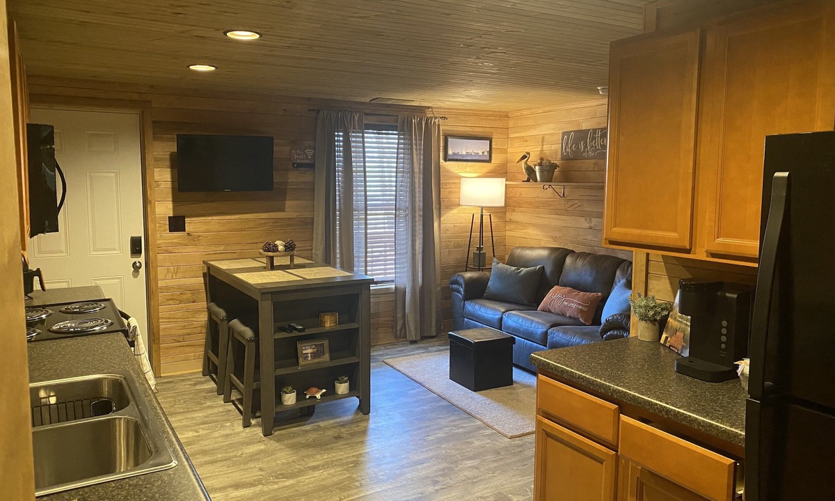 Grand Rivers Condo | Grand Rivers, KY - Unit A - Cozy getaway with Cabin Charm near KY & Barkley Lake