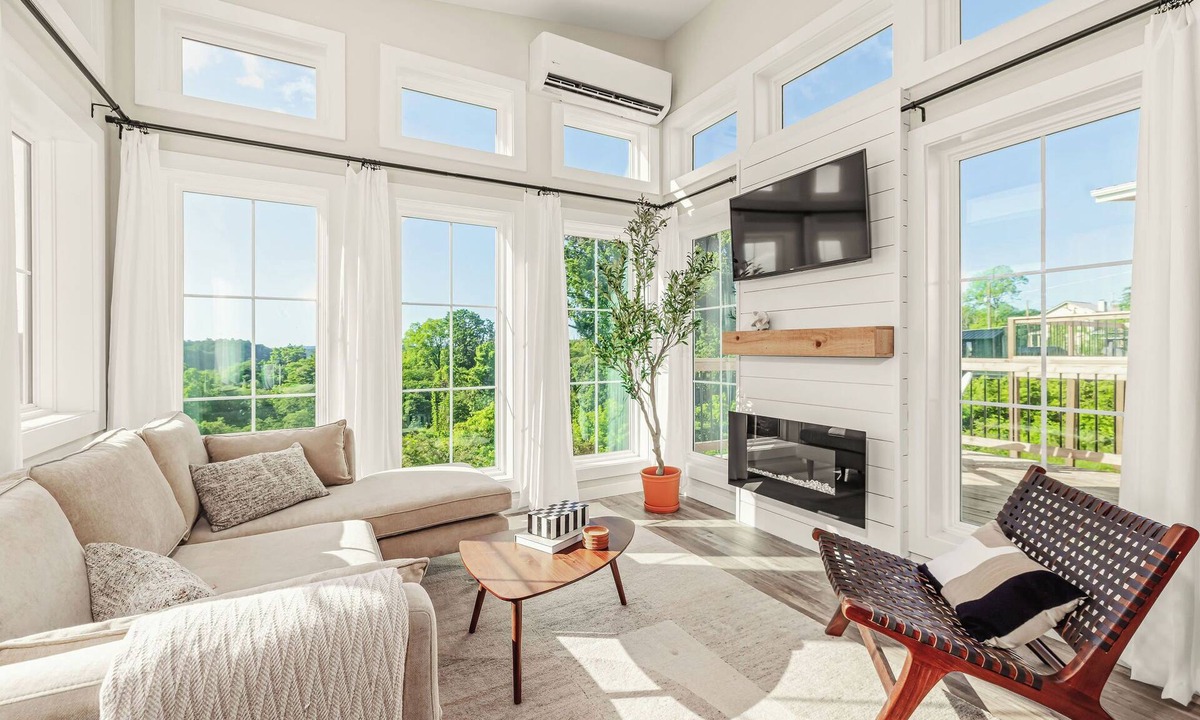 Daniels Hill House | Great Views near Downtown! | Couples Getaway