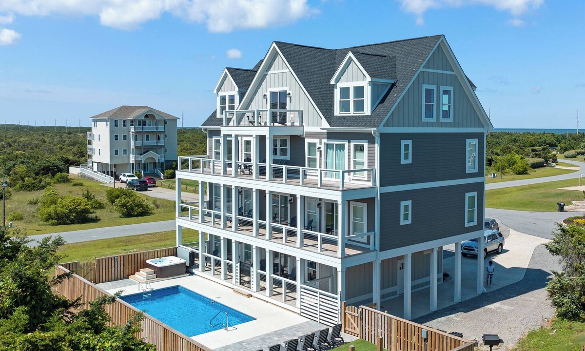Salvo House | Grey Pearl Villa: Ocean Views | Pool | Game Room