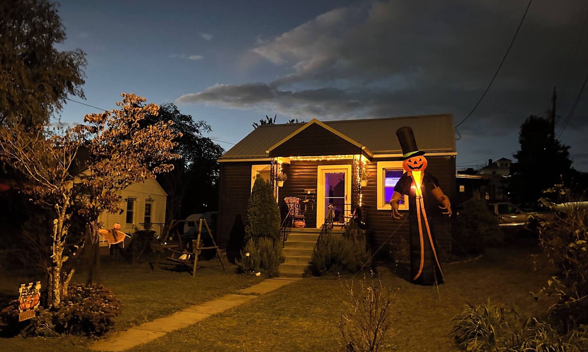 Burnt Chimney House | GUEST FAVORITE! ROANOKE RIVER&BIKE TRAILS. PET FRIENDLY WEEKLY DISCOUNTS HOT TUB