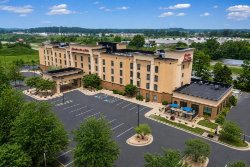 Woodstock Hotel | Hampton Inn and Suites Woodstock, Virginia