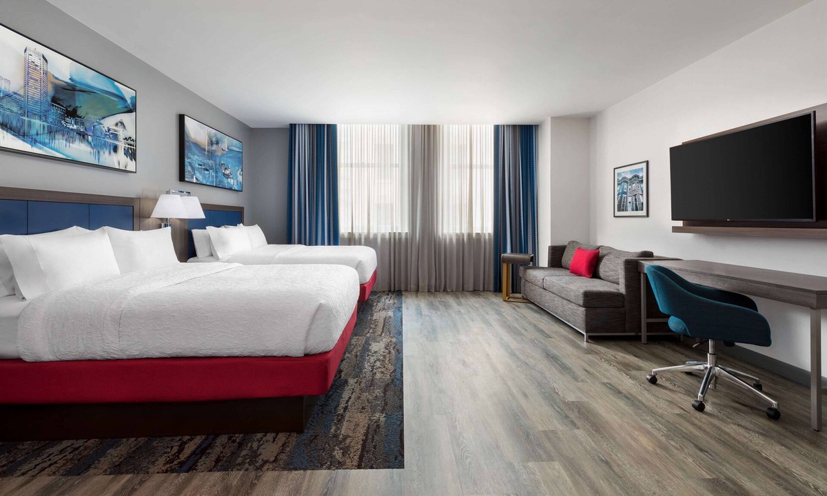 Downtown Baltimore Hotel | Hampton Inn & Suites Baltimore Inner Harbor