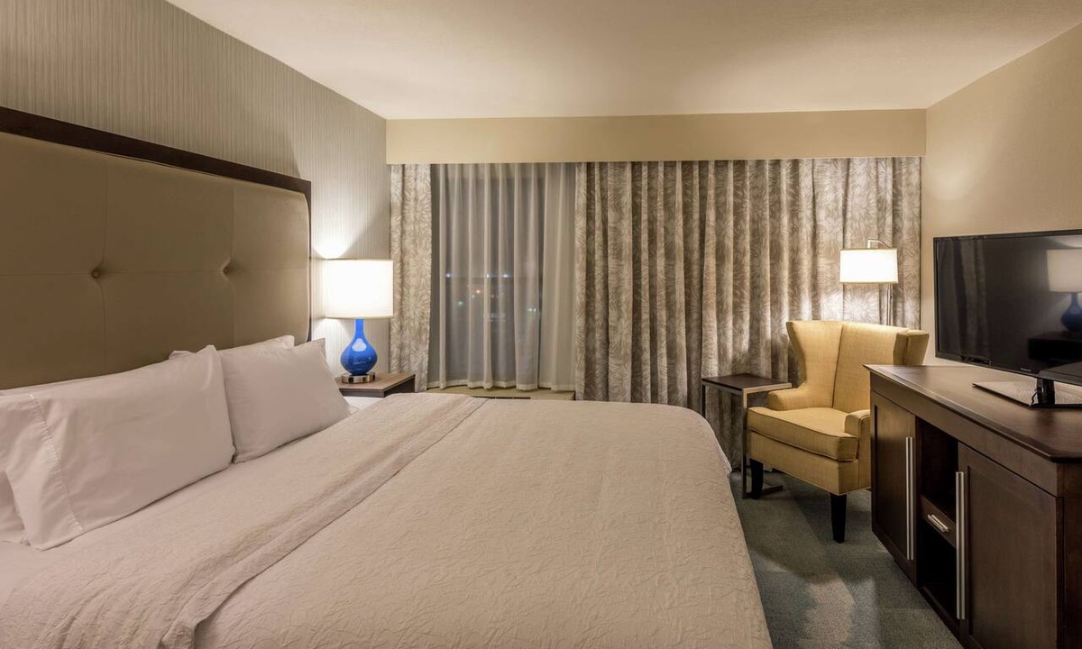 Jackson Hotel | Hampton Inn & Suites Jackson-Coliseum