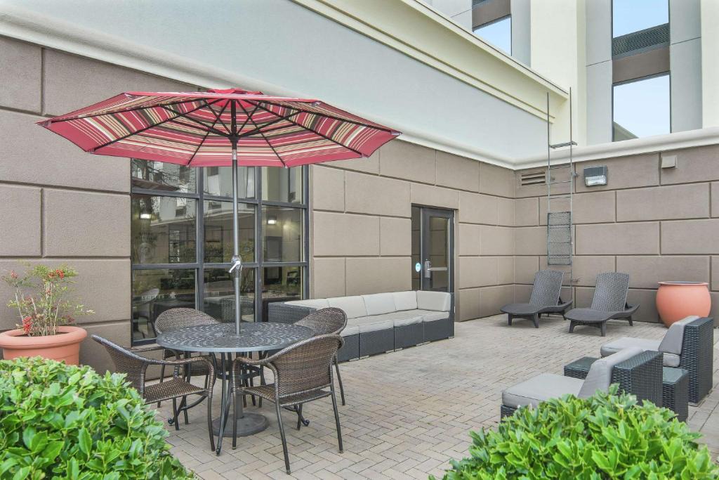 Macon Hotel | Hampton Inn & Suites Macon I-75 North