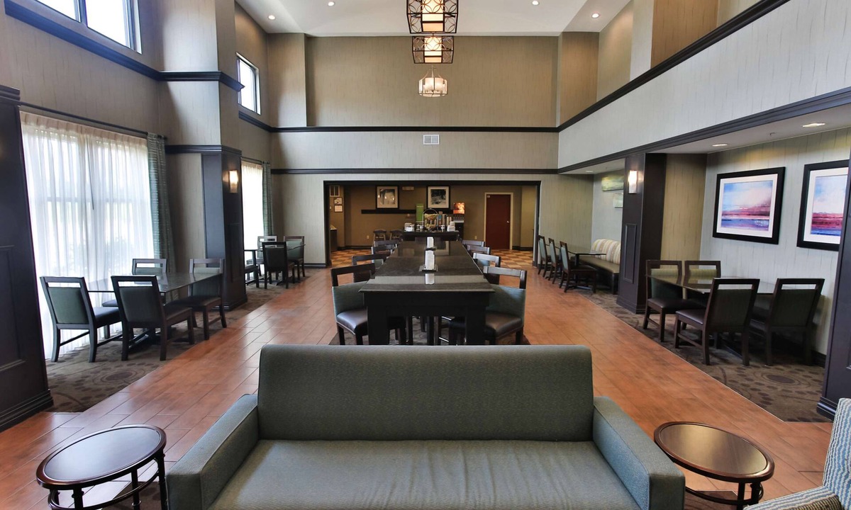 Middlebury Hotel | Hampton Inn & Suites Middlebury