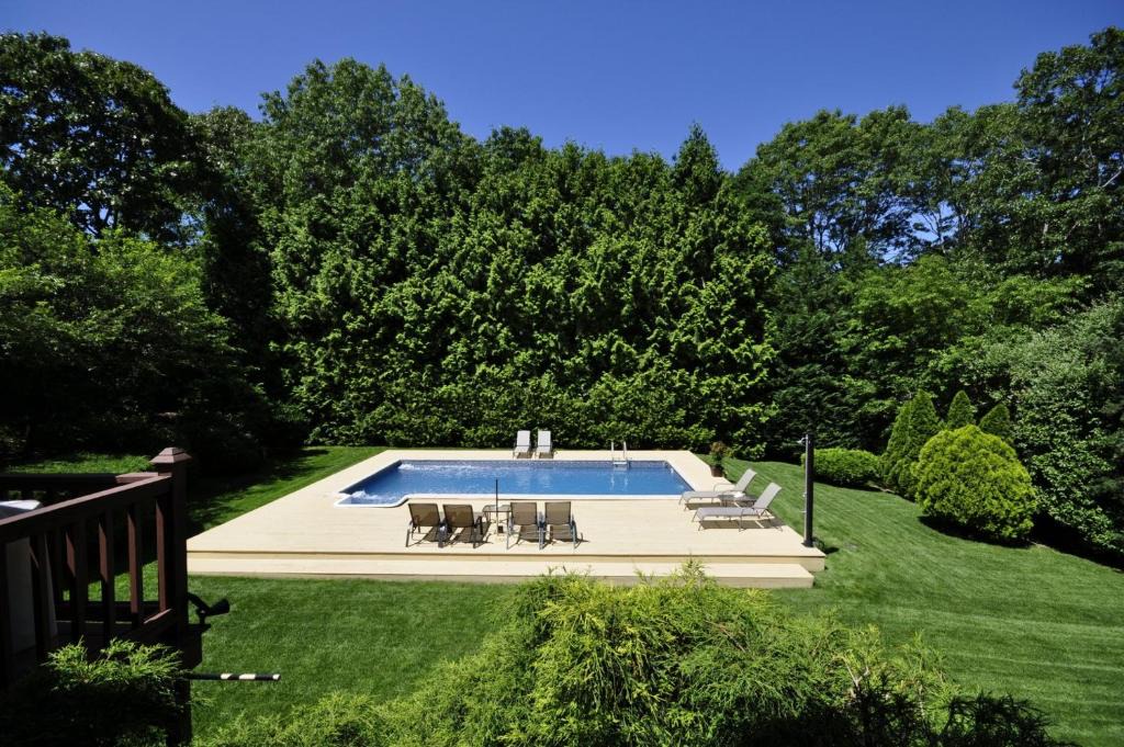 Hampton Bays House | Hamptons nice 4 Queen bdr,Billiard,CAC,BBQ,large pool deck