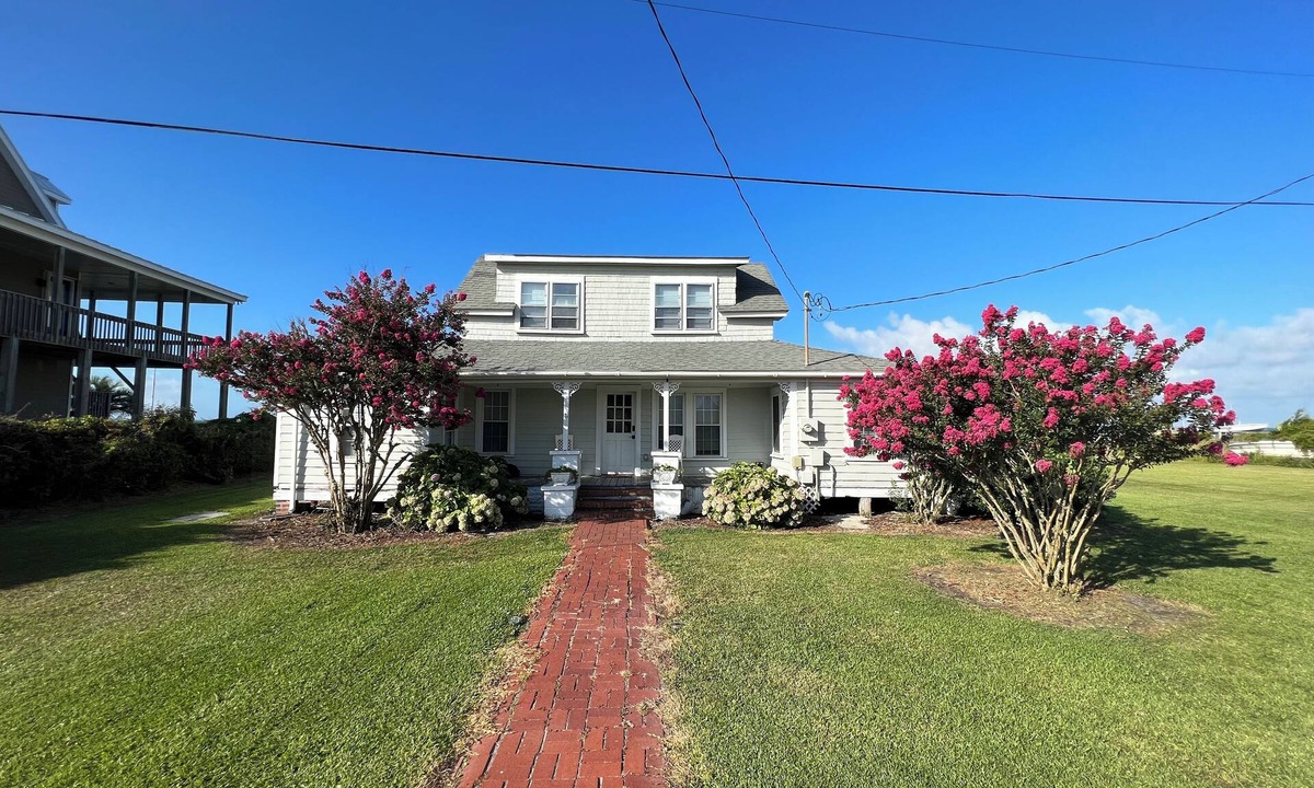 Harkers Island House | Harkers Island Historic Waterfront Cottage Established 1912 Gracie’s Landing