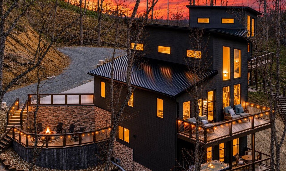 Gatlinburg - Pigeon Forge Ski Chalet | Header: Whiskey Splash | Indoor Pool · Hot Tub · 75-Ft Waterfall · Sleeps 10