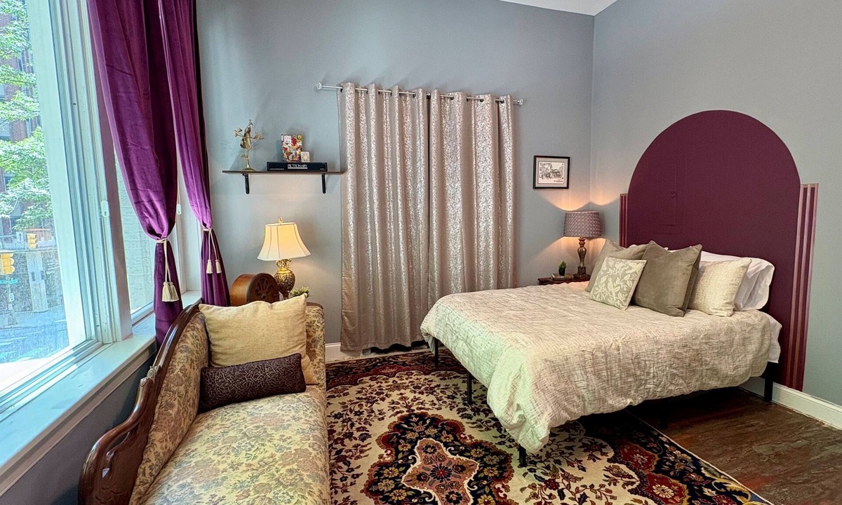 City Center Apartment | Heart of Downtown, Walk Everywhere, Self Check-In!