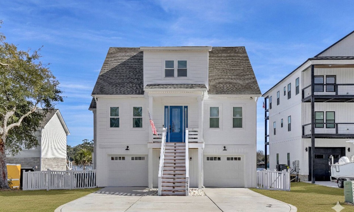 Sneads Ferry House | Heaven's Waterfront Retreat | Located in Sneads Ferry