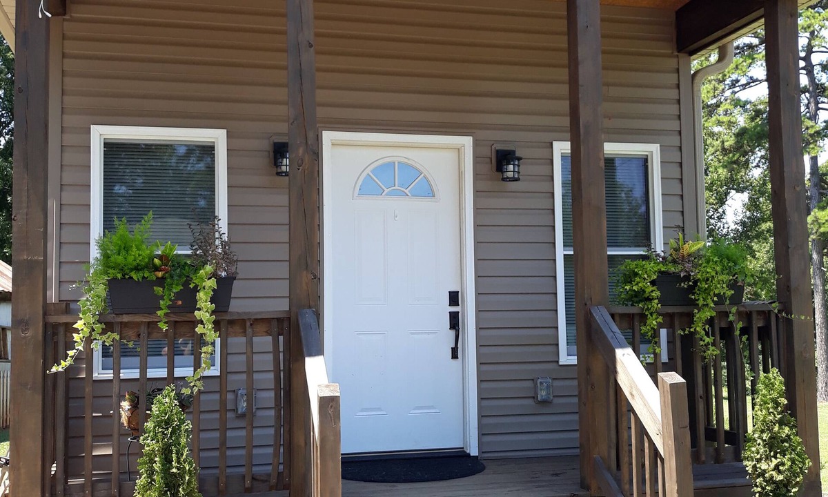 Hickory House | Hickory Tiny House, short and long term rentals