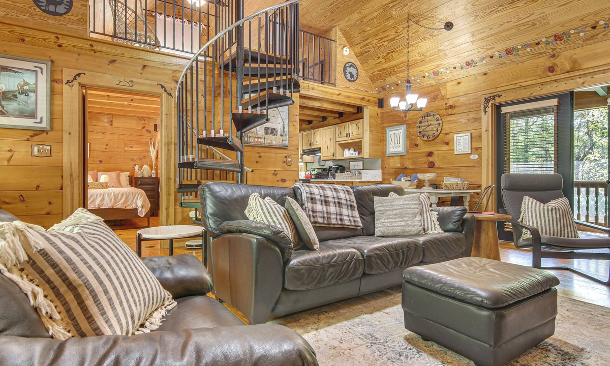 Saluda Cabin | Hike, Bike, Tubing, Whitewater Rafting! Saluda Gem