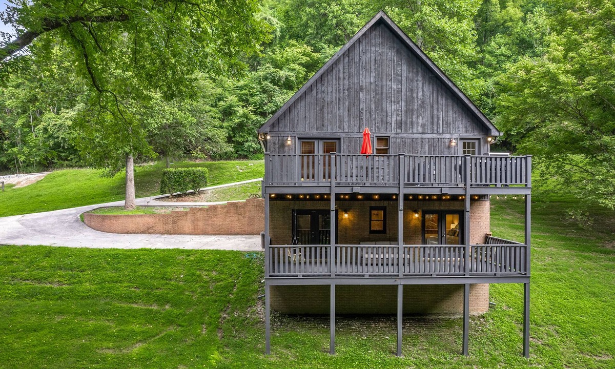 Lancaster Ski Chalet | Hilltop Hideaway at Center Hill Lake(Trailer Parking)
