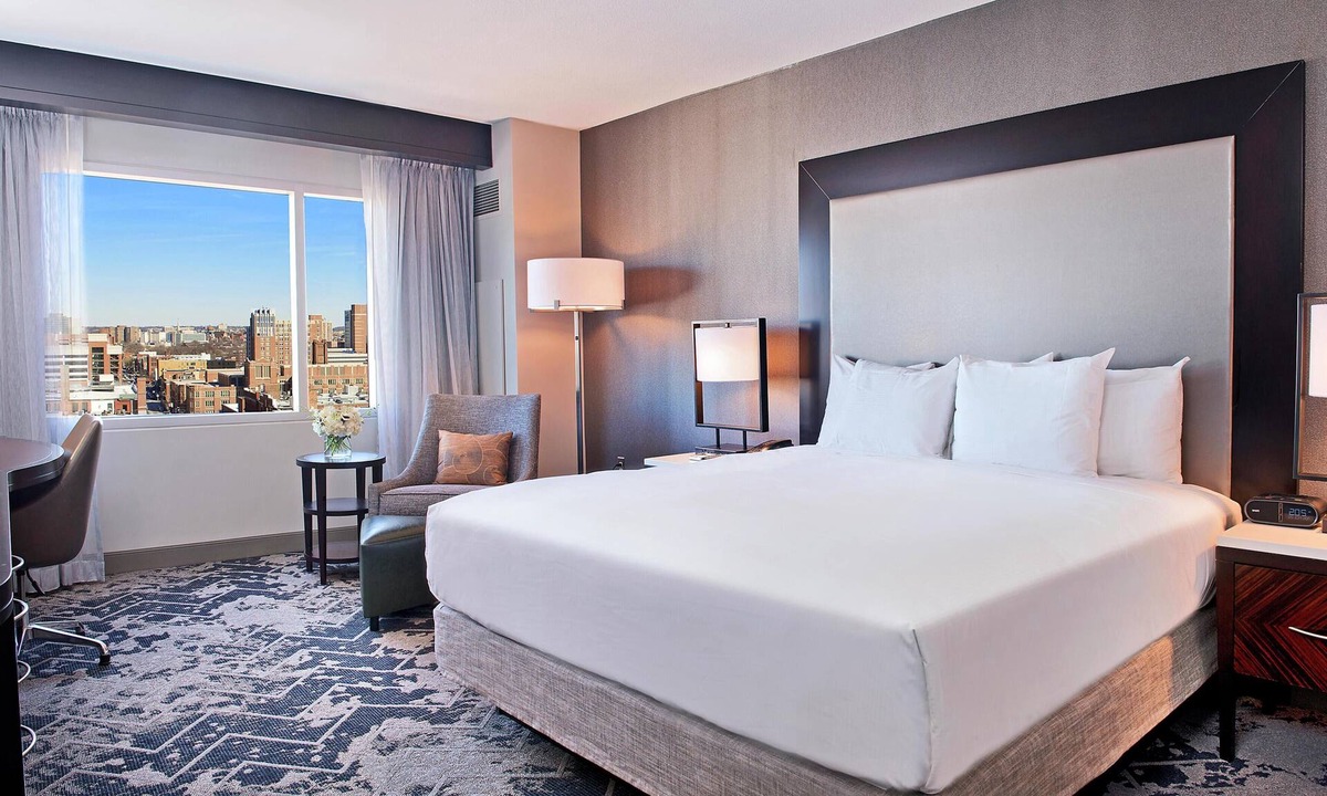Downtown West Hotel | Hilton Baltimore Inner Harbor