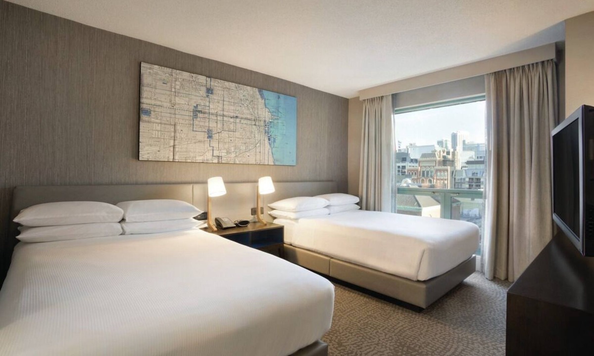 Near North Side Hotel | Hilton Chicago/Magnificent Mile Suites