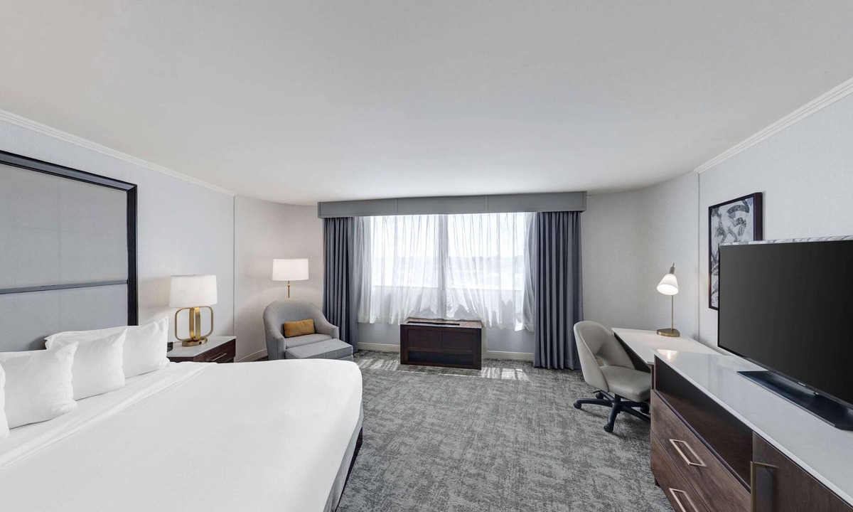 Oak Lawn Hotel | Hilton Chicago/Oak Lawn