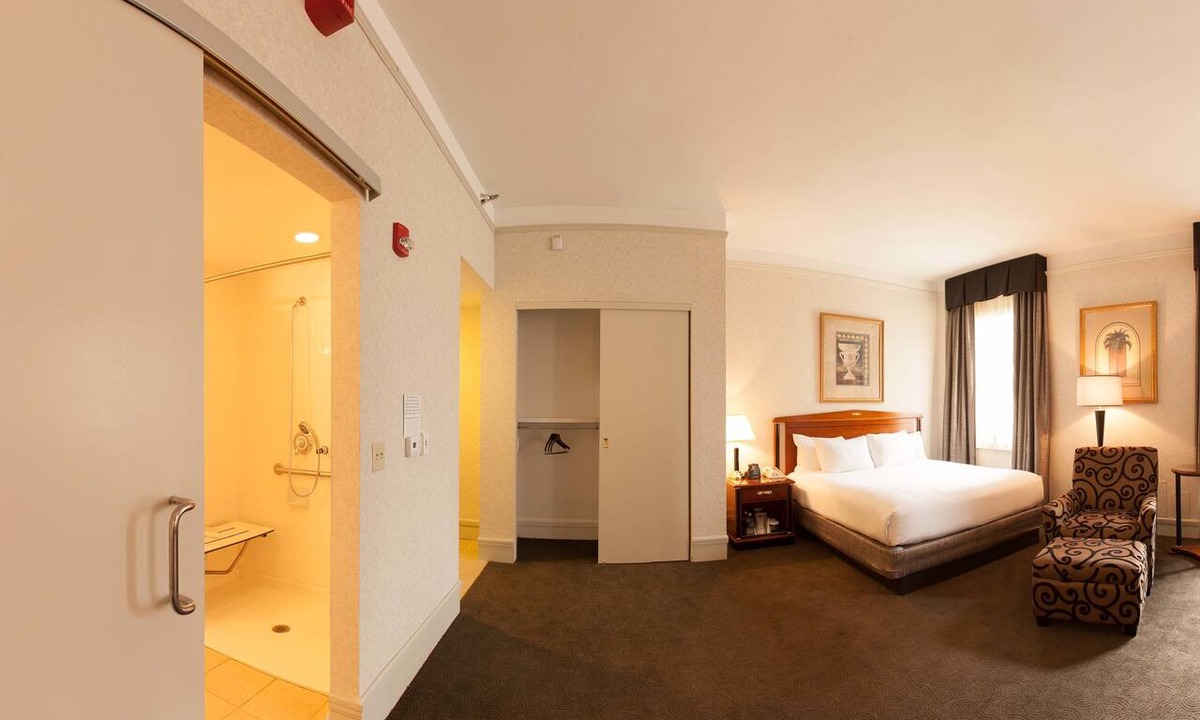 Downtown Cincinnati Hotel | Hilton Cincinnati Netherland Plaza