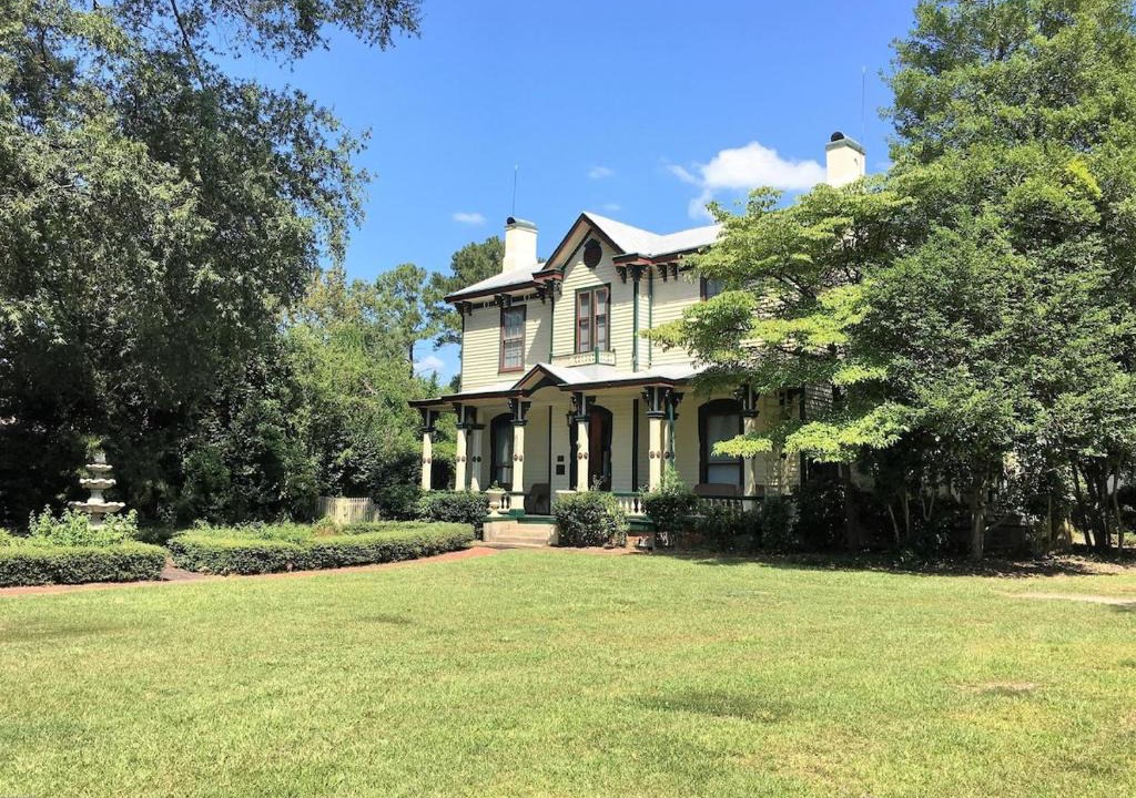Wilson House | Historic 5BR 1858 Estate Near Barton and Warbirds