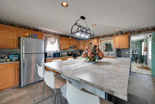 Vine Grove House | Historic Bed & Breakfast Home near Fort Knox!