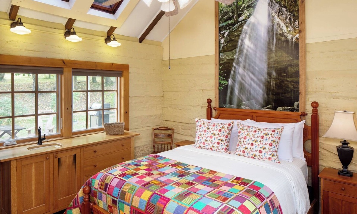 Berea Hotel | Historic Berea Gem! Pet-Friendly Cottage w/Bike Rentals and Free Parking