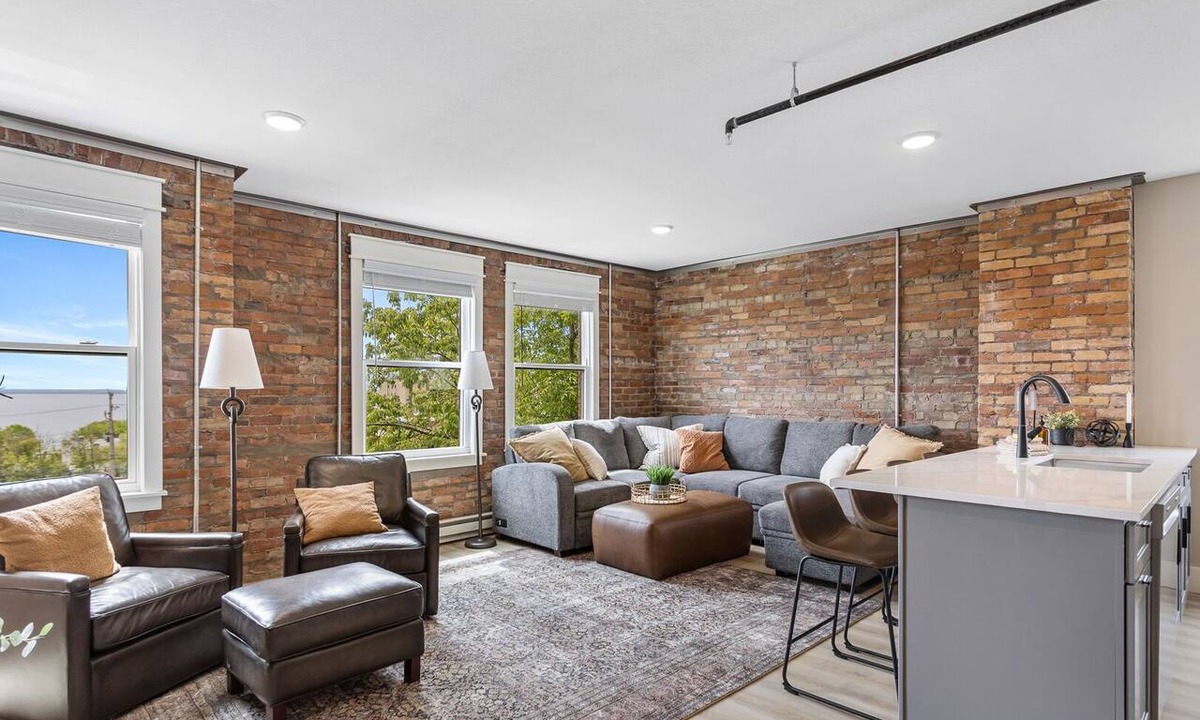 East Hillside Apartment | Historic Brownstone Apartment, Heirloom Vacations