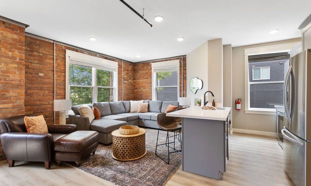 East Hillside Apartment | Historic Brownstone Apartment, Heirloom Vacations