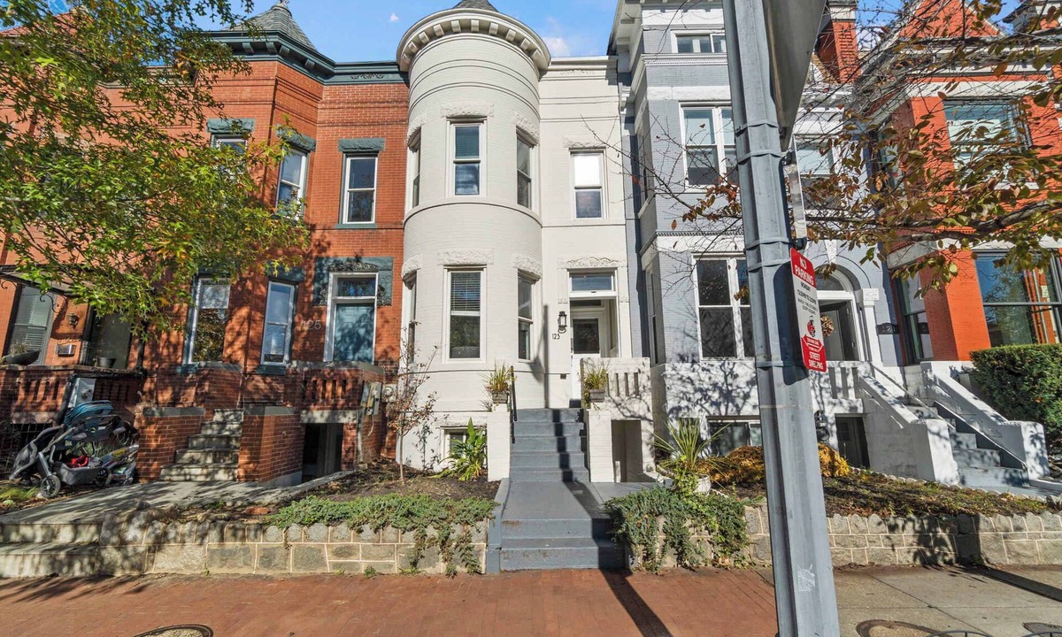 Bloomingdale House | Historic charm, modern amenities, and Parking!