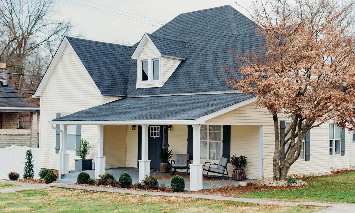 Sparta House | Historic Cottage Pet Friendly Downtown Sparta TN 45 Mins to 4 State Parks