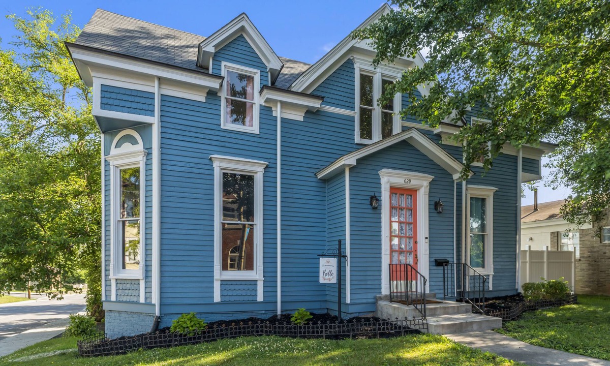 Shelbyville House | Historic home freshly renovated on the Bourbon Trail