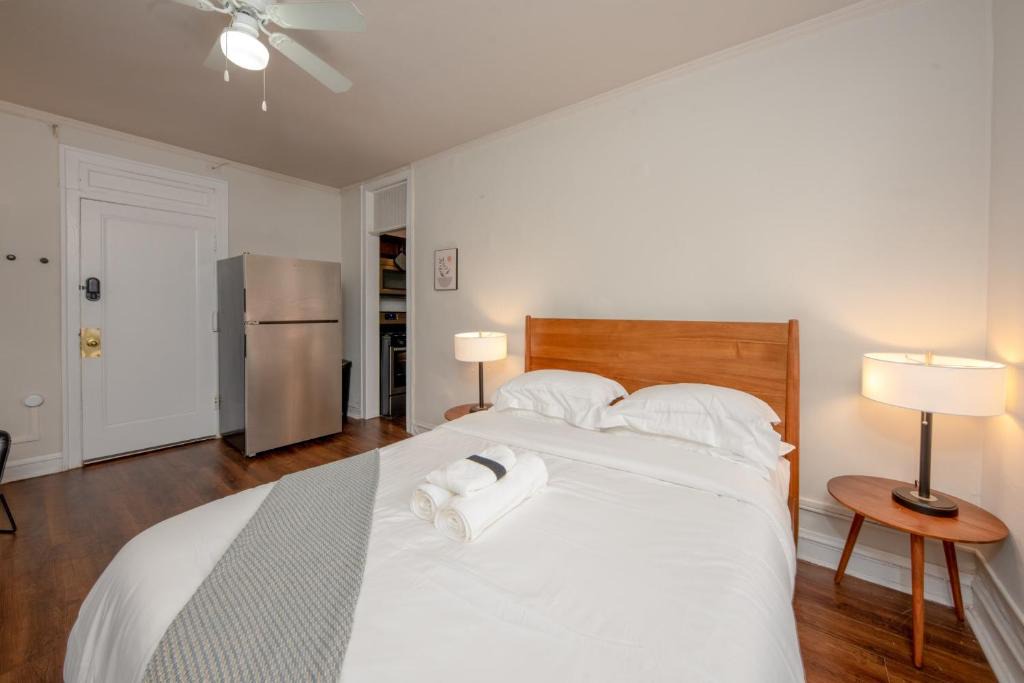 Hyde Park Apartment | Historic HP Studio with Fast Transit to UChicago & DT by Zen Rentals