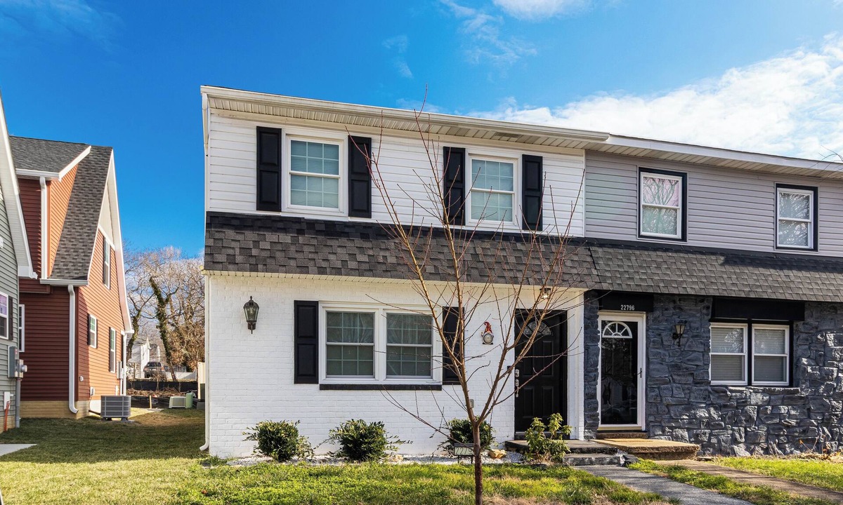 Leonardtown House | Historic Leonardtown: Golf Cart Included/Walk to Wharf/Fenced Yard/Pet Friendly
