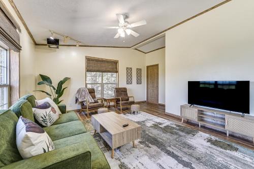 Fayetteville House | History & Nature Hub! Family Gem in Fayetteville