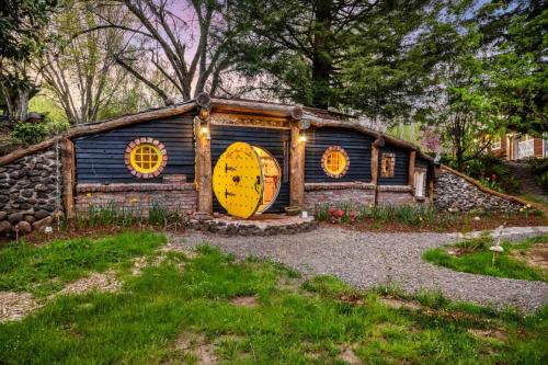 Salem House | Hobbits Rest