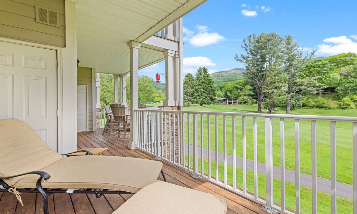 Maggie Valley Apartment | Hole in One on the 9th/Luxury Condo on Golf Course